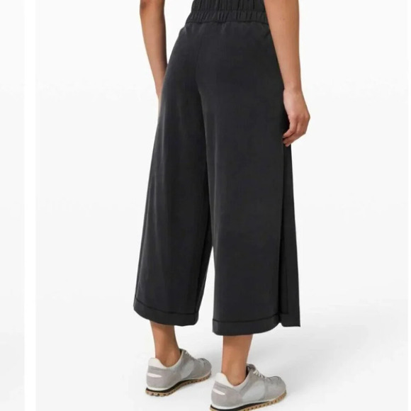 Lululemon Seek Softness Mid  Rise Crop Pants Lounge Black Size 8 - Picture 3 of 10